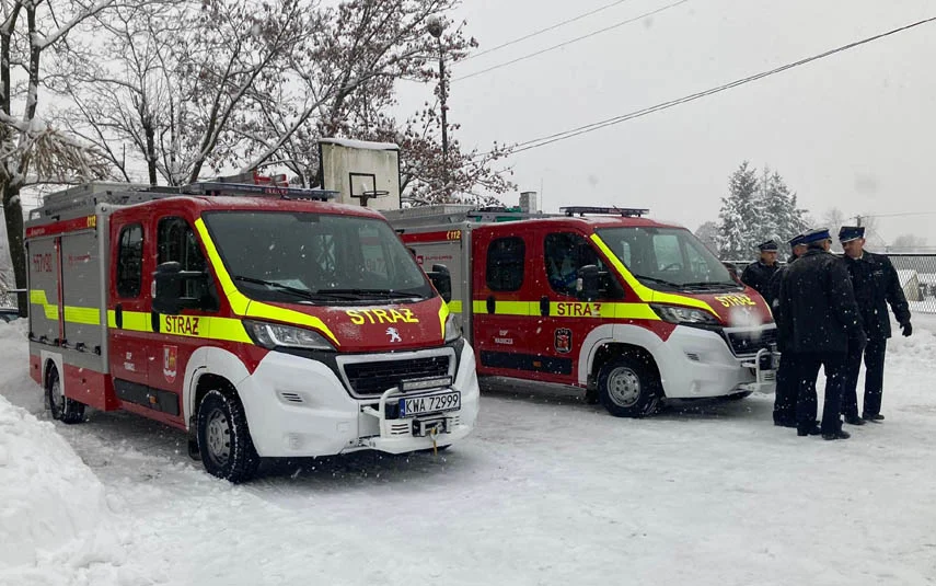 Dwa nowe lekkie samochody ratowniczo-gaśnicze GLBM przekazane OSP Tomice i OSP Radocza